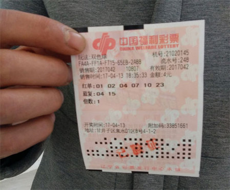 这他妈到底是怎么回事？什么时候发烧能好的这么快了？正常情况下，高烧过后身体不是极度虚弱才对吗？可是眼下这事儿，好像根本不符合常理啊他妈的......就在萧常坤满心郁闷、诧异不已的时候，韩美晴有些着急的催促道：常坤，你到底愿不愿意去啊？你要不愿意去我自己去了，我实在是有些憋不住了。
